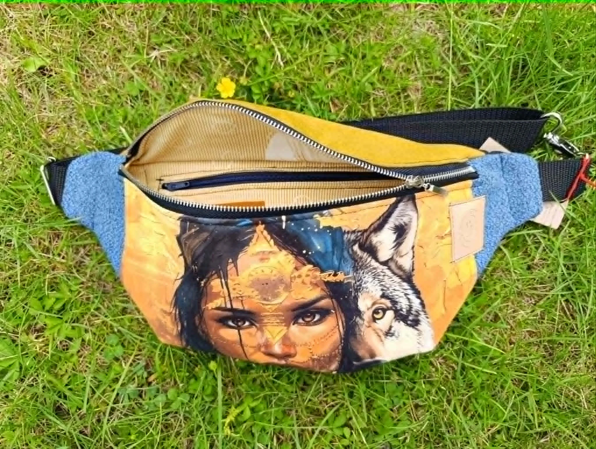 Nerka z printem kobieta wilk - obrazek 2